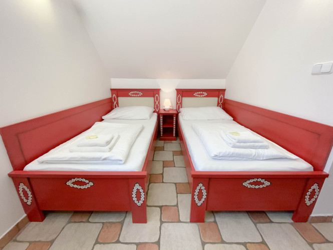 Dvoulůžkový pokoj typu A červený - 1